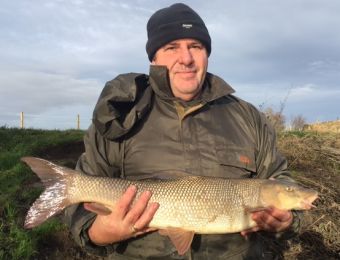 Although the Avon rose a foot whilst I was fishing I managed 5 barbel and a chub. This was the best at 8½ lb. Thanks to the guy who took the photo for me.  Carl Parrott Dec 2016